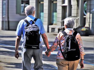 כבד את אביך ואת אימך: מצוות הטיפול בהורים קשישים