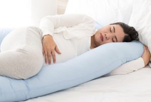 בהיריון ומתקשות לישון? אולי כרית היריון תעזור לכן