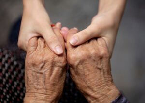 לחיות בכבוד