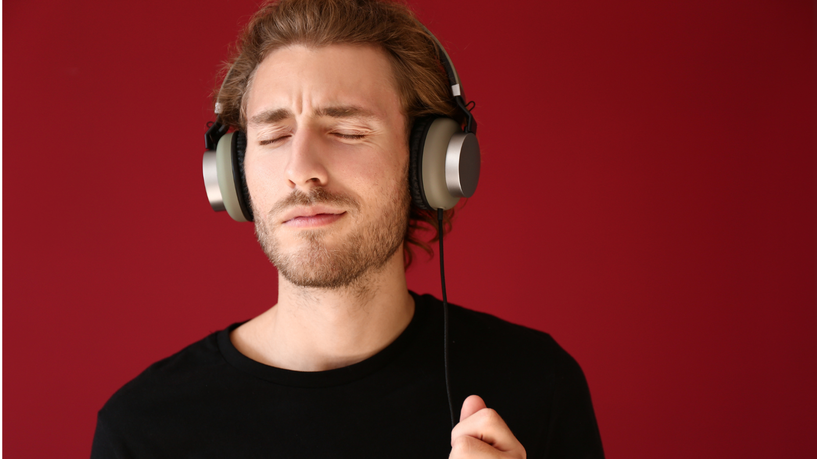 האם מותר לשמוע שירים בשלושת השבועות